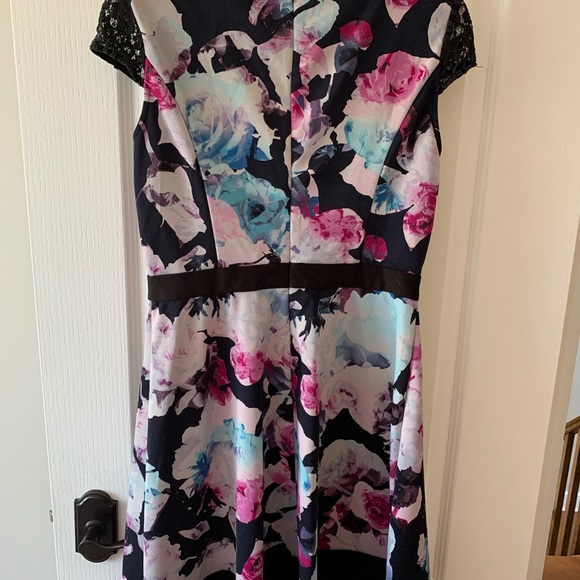 Jessica Simpson Floral Dress - Picture 2 of 4